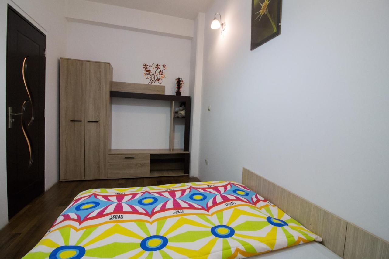 Intim Studio Flat Arad Exteriér fotografie