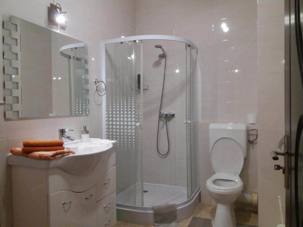 Intim Studio Flat Arad Exteriér fotografie